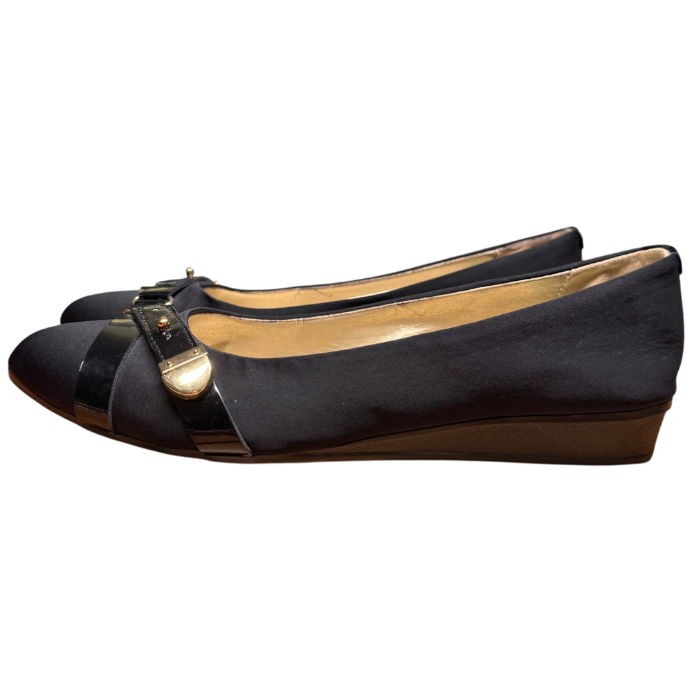 BANDOLINO Vermillion Women's 8 Black Wedge Flats Comfort Shoes Gold Buckle - Picture 5 of 12